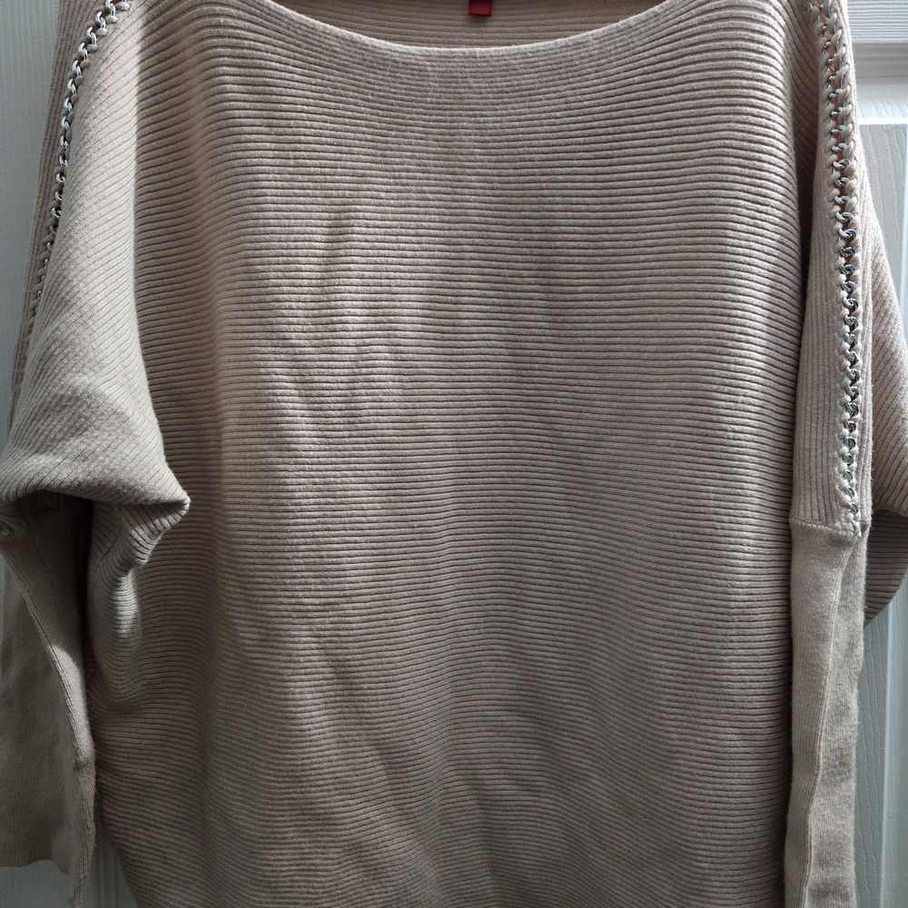 Jennifer Lopez Beige Crew Neck Sweater